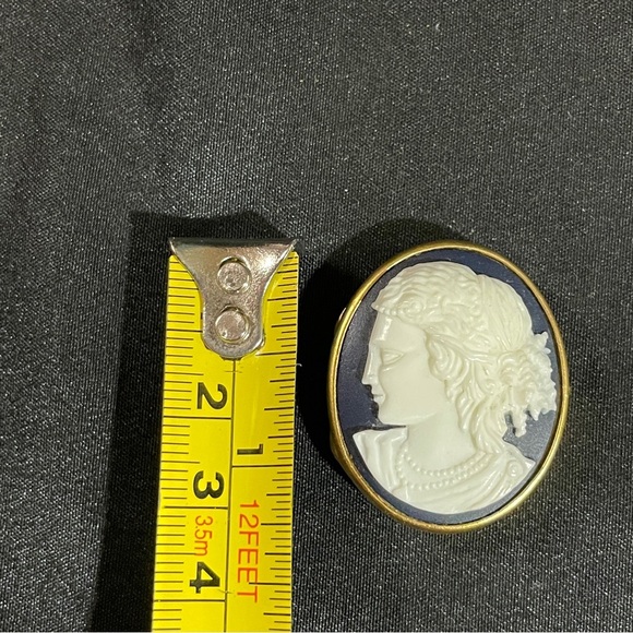 Estee Lauder Blue and Gold solid perfume compact with Classic Cameo Design - Picture 7 of 8